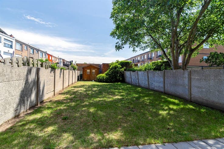 Te renoveren bel-etage (176 m²) met 3 slaapkamers en tuin (1