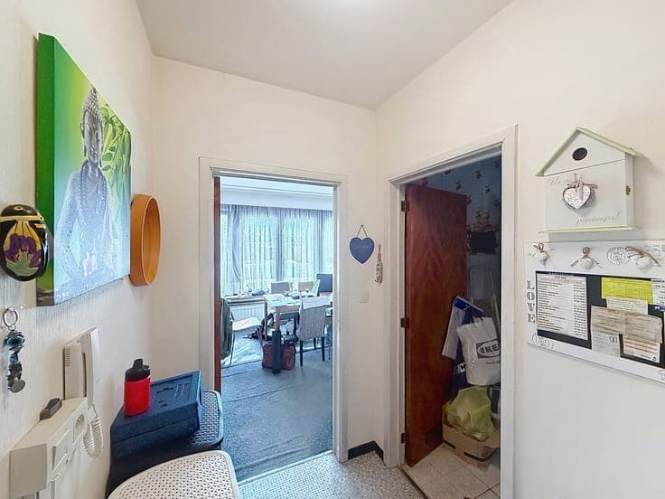 Income Property / 3 x 1-Bed Apt. / 4 Garages
