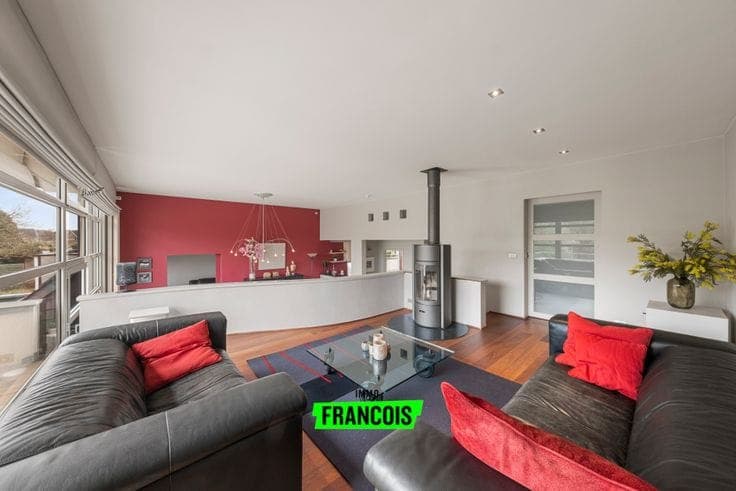 Spacious family home with commercial premises for sale in S…