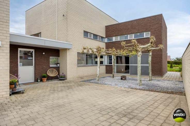 TIJDLOZE MODERNE WONING OP 10A73CA TE HOESELT.