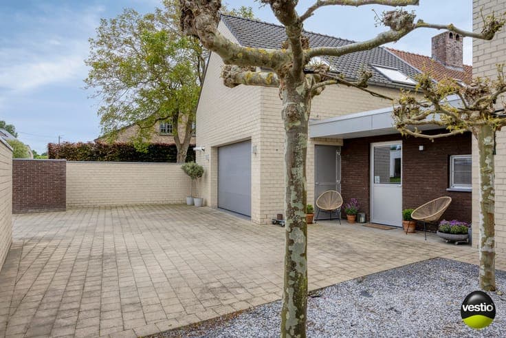 TIJDLOZE MODERNE WONING OP 10A73CA TE HOESELT.