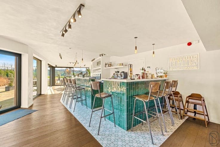 Opportunity: BEAUTIFUL HOTEL BUSINESS
