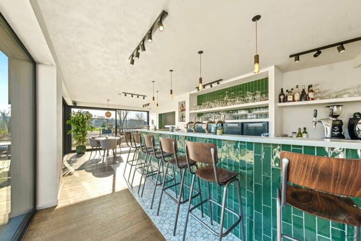 Opportunity: BEAUTIFUL HOTEL BUSINESS