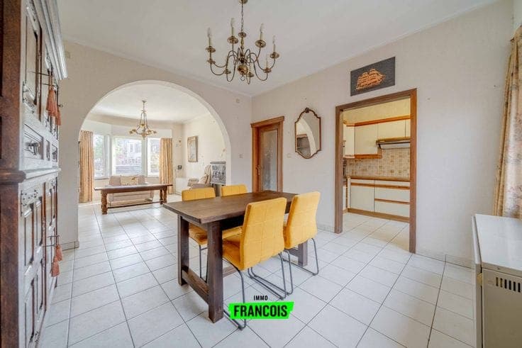 Charming family home with sunny garden and many possibiliti…