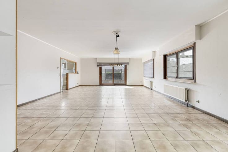 Spacious ready-to-move-in house with 3 bedrooms for sale in