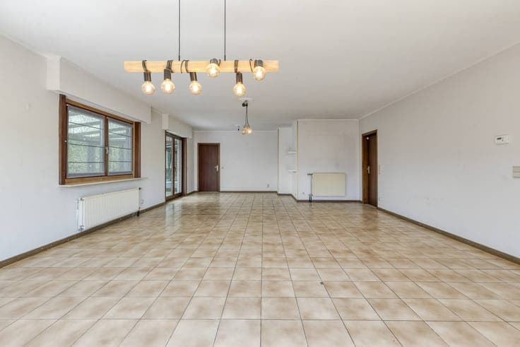 Spacious ready-to-move-in house with 3 bedrooms for sale in
