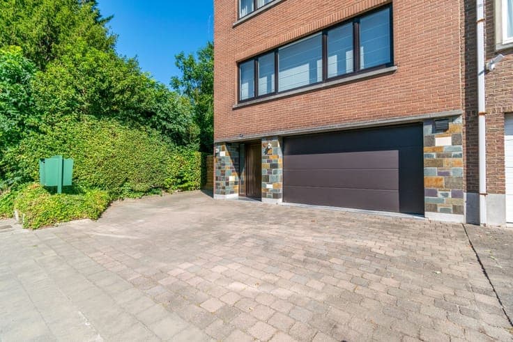 House in Sint-Pieters-Leeuw