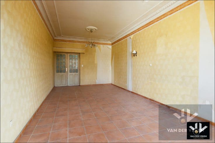 TE RENOVEREN KARAKTERWONING OP RUIM 12 AREN
