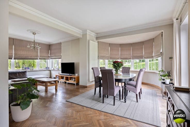 Exclusieve open bebouwing met 5 slaapkamers, zwemvijver e...