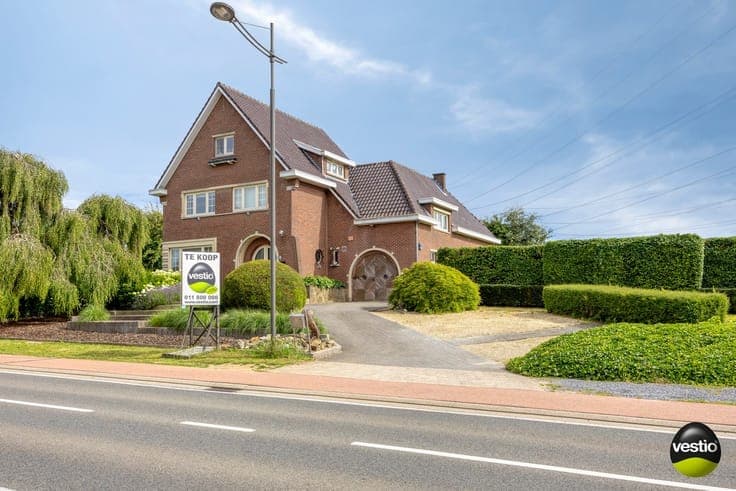 Exclusieve open bebouwing met 5 slaapkamers, zwemvijver e...