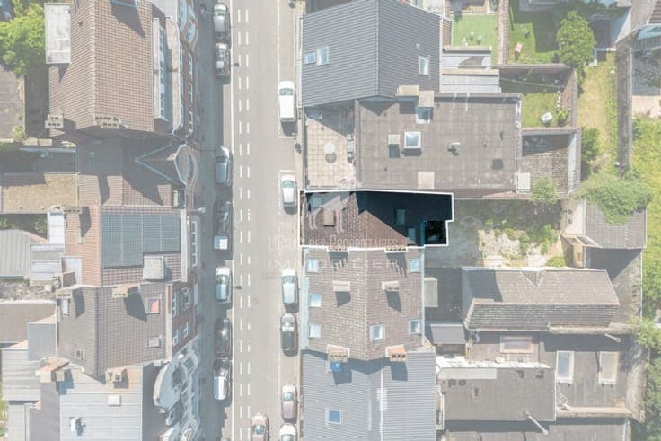 2-unit building in the center of CHARLEROI