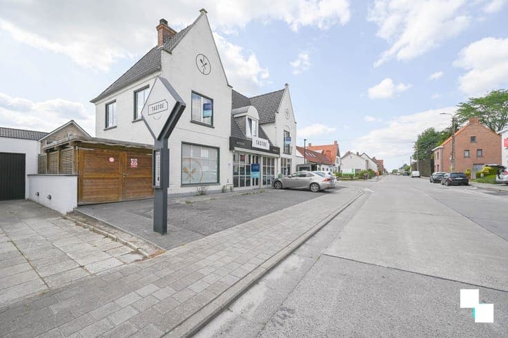 Riante handelswoonst in Waregem
