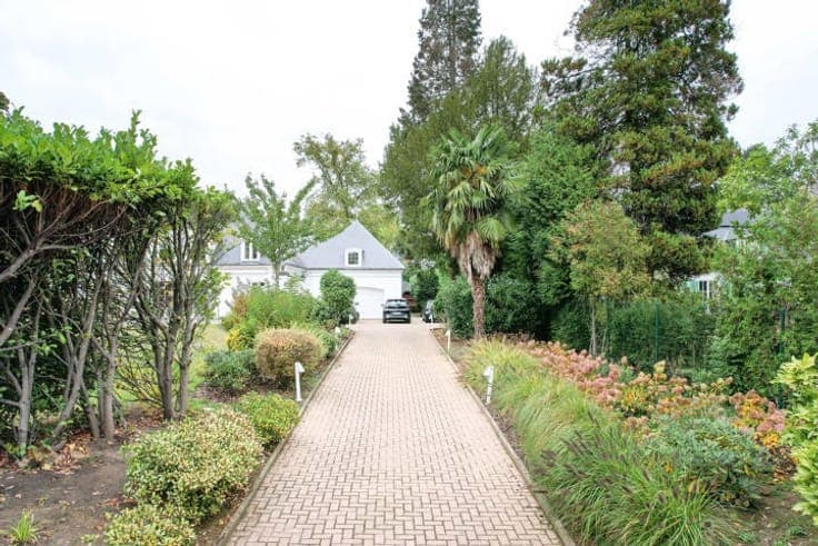 Exceptional Property - Espinette Centrale