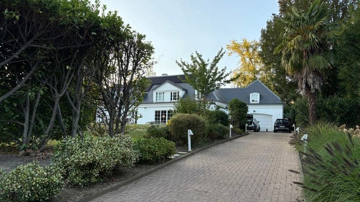 Exceptional Property - Espinette Centrale