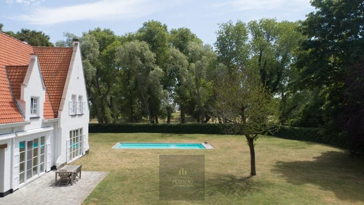 Exceptional villa on 3299m² on prime location in Nieuwpoo...