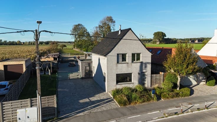 Woning met weide en paardenstallen in Vladslo (Diksmuide)