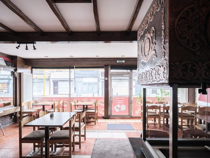 Trading house with versatile opportunities in Ghent.
