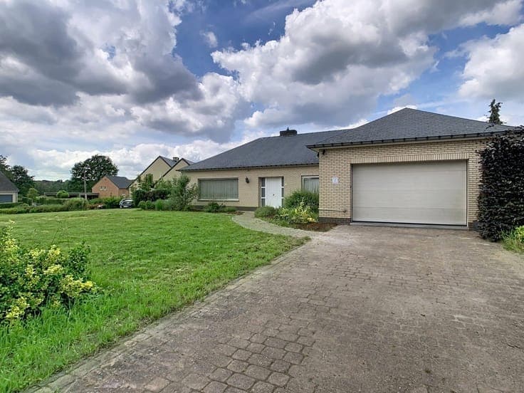 Gelijkvloerse instapklare woning met grote tuin op ca. 39a