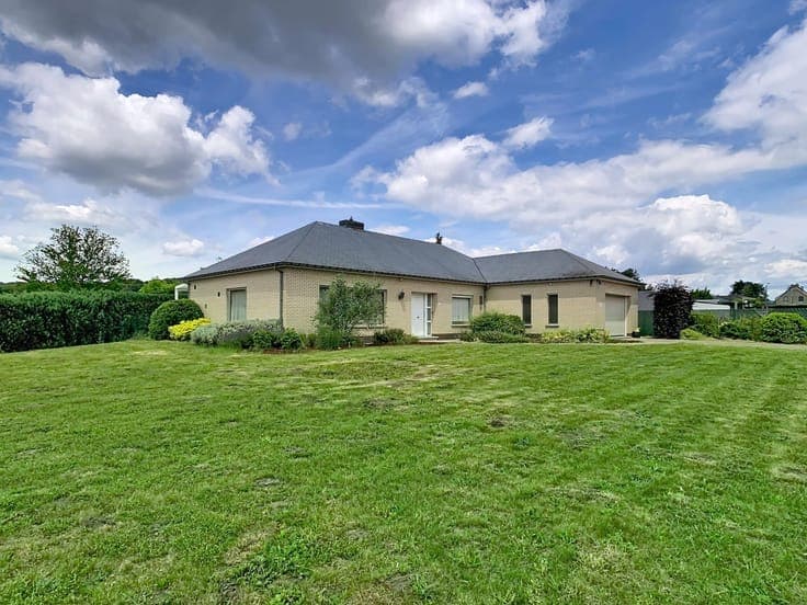 Gelijkvloerse instapklare woning met grote tuin op ca. 39a