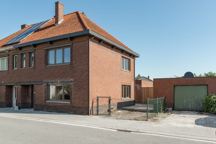 Volledig gerenoveerde ruime gezinswoning in het hart van ...