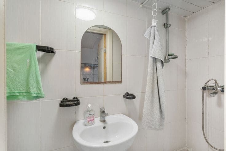 Family home with 4 bedrooms + rented studio in Schaerbeek