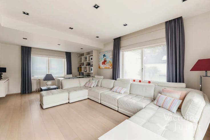 Charming 3-bedroom villa on a frontage land of approximately