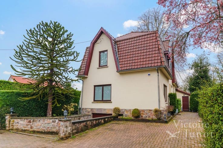 Charming 3-bedroom villa on a frontage land of approximately