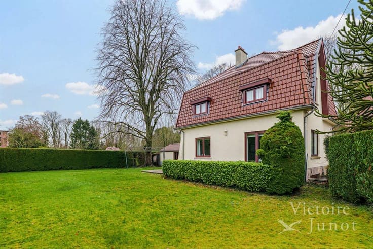 Charming 3-bedroom villa on a frontage land of approximately