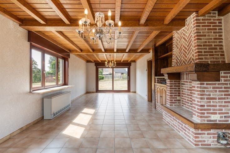 Te renoveren villa op ruim perceel in residentiële wijk t...