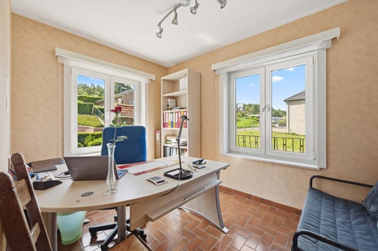 Spacious home on a green plot near the centre of Huldenberg