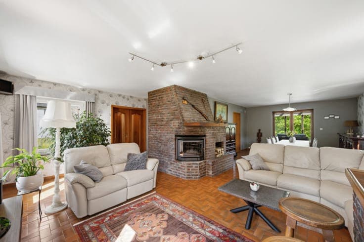 Spacious home on a green plot near the centre of Huldenberg