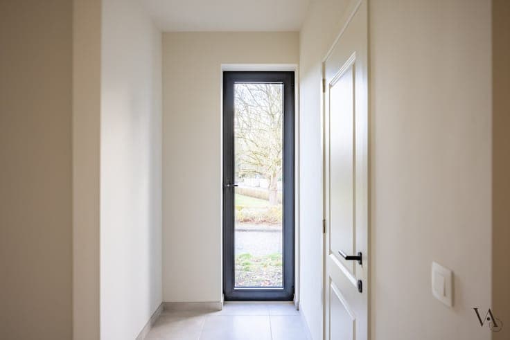Recente en ruime vernieuwbouwwoning met bijgebouw in Korb...