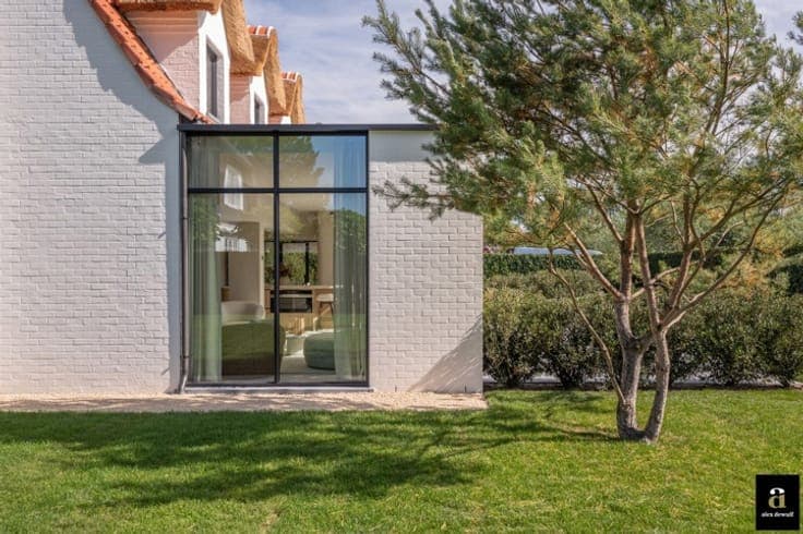 Renovated villa in the Zoute style near the Royal Zoute Golf