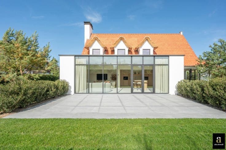 Renovated villa in the Zoute style near the Royal Zoute Golf