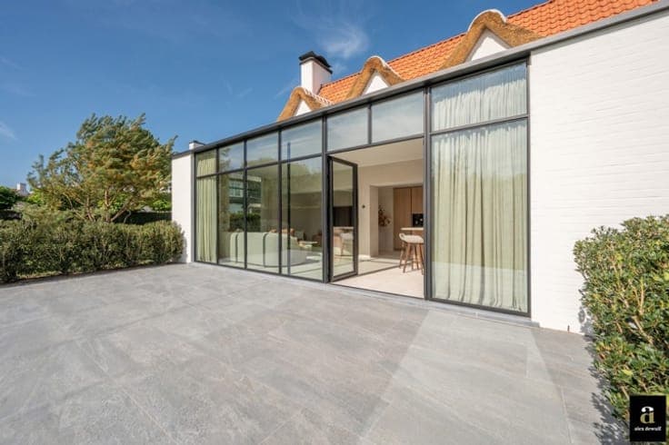 Renovated villa in the Zoute style near the Royal Zoute Golf
