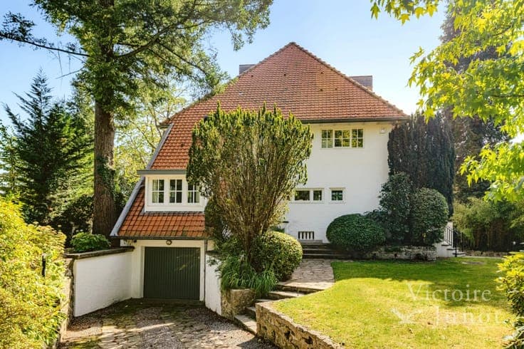 6-bedroom villa on a ± 20-are plot, just a few steps from th