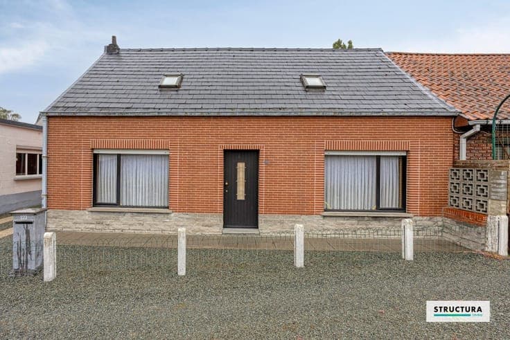 Woning met tuin en garage/atelier, gelgen in alle rust!
