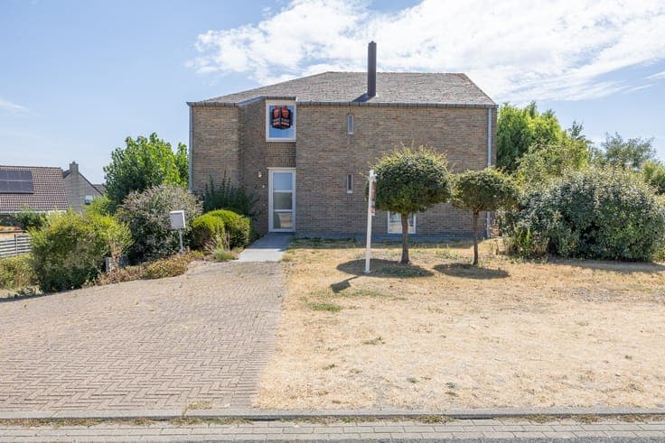 Spacious villa with three bedrooms in a prime location in...