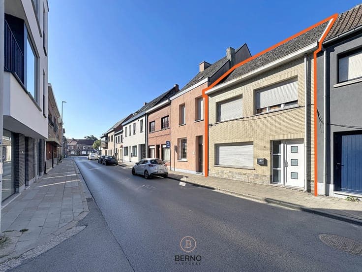 Te renoveren woning met 4 slaapkamers
