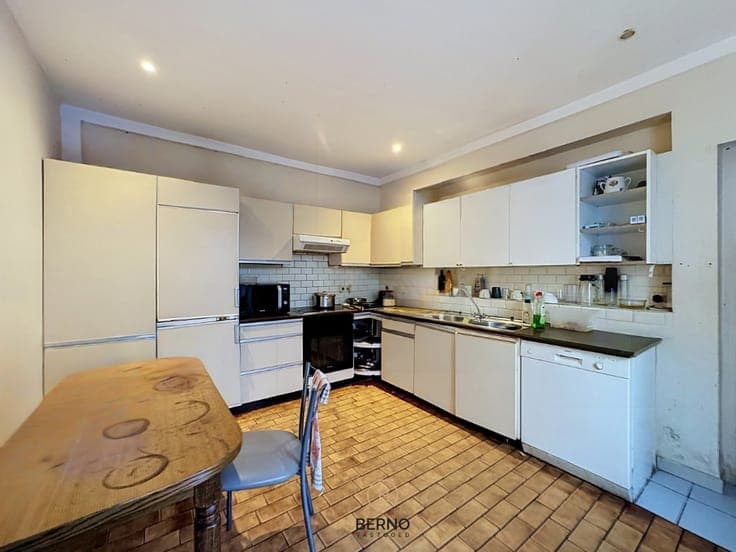 Te renoveren woning met 4 slaapkamers