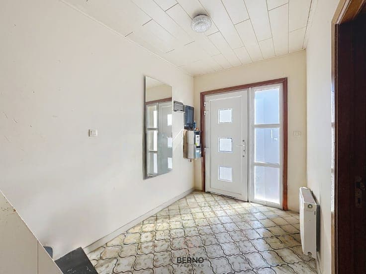Te renoveren woning met 4 slaapkamers