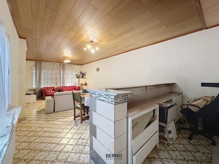 Te renoveren woning met 4 slaapkamers