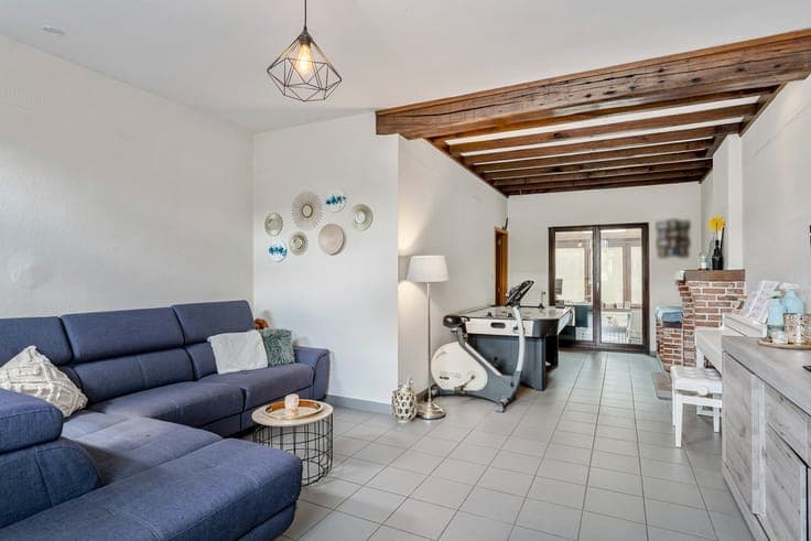 Ruime en lichtrijke woning met 4 slaapkamers, 2 garages, ...