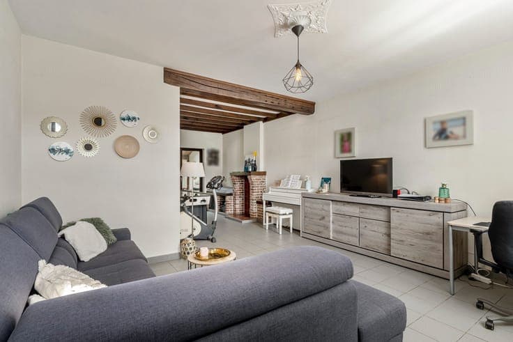 Ruime en lichtrijke woning met 4 slaapkamers, 2 garages, ...