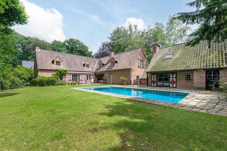 AARTSELAAR – Villa in a prestigious residential area