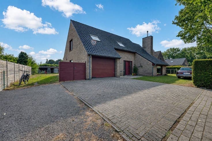Goed gelegen, instapklare woning met 3 slaapkamers, garag...