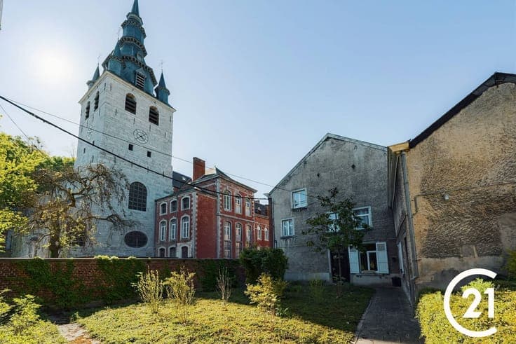 Plus de 500 m² face à l’Hénallux – Un potentiel d’investisse