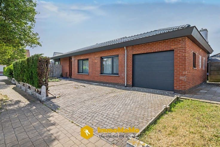 GEZINSWONING MET 3 SLAAPKAMERS EN DRESSING IN WACHTEBEKE ...