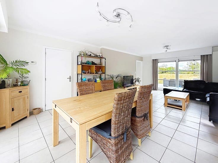 Detached villa with a large plot and garage