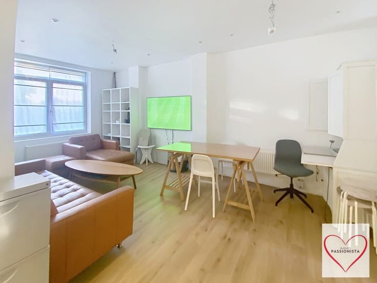 Beautiful 3-bedroom house renovated in 2025 with garden.